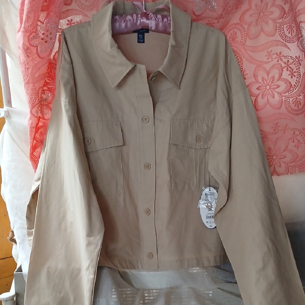 Tan Utility Jacket with Classic Collar and Lightweight Fabric